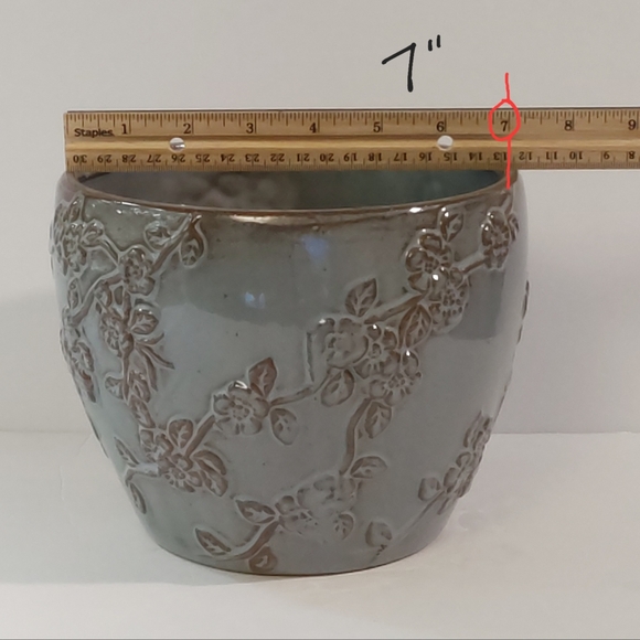 JAPANESE VASE Porcelain / 6" H x 7" W - Picture 5 of 6